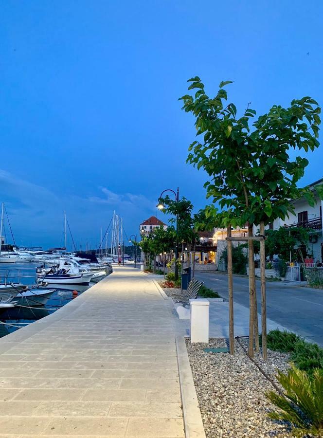 Apartment Remi, Penthouse With Balcony, Free Parking Marina Bagian luar foto